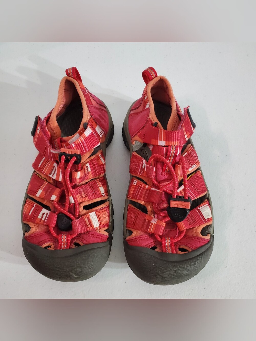 KEEN Kids US1 EU 33 Red Multi Sandal - Comfortable Closed-Toe Water Shoe